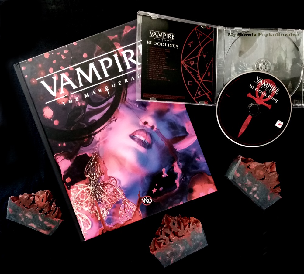 Mydło z gry Vampire The Masquerade Bloodlines na tle podręcznika do gry Vampire The Masquerade, 5 edycja